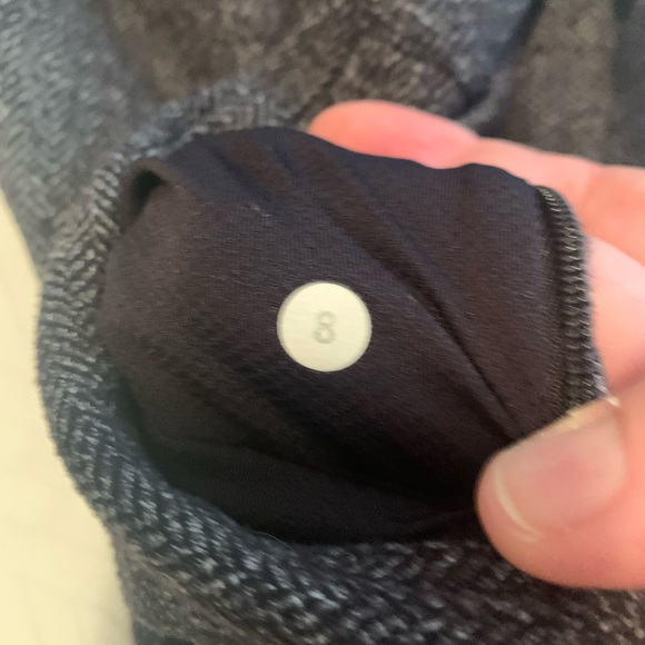 dark grey lululemon long sleeve shirt - Picture 10 of 10